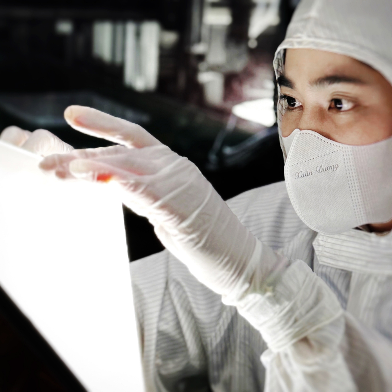 始終秉持「客戶導向、品質追求、技術深耕」的信念